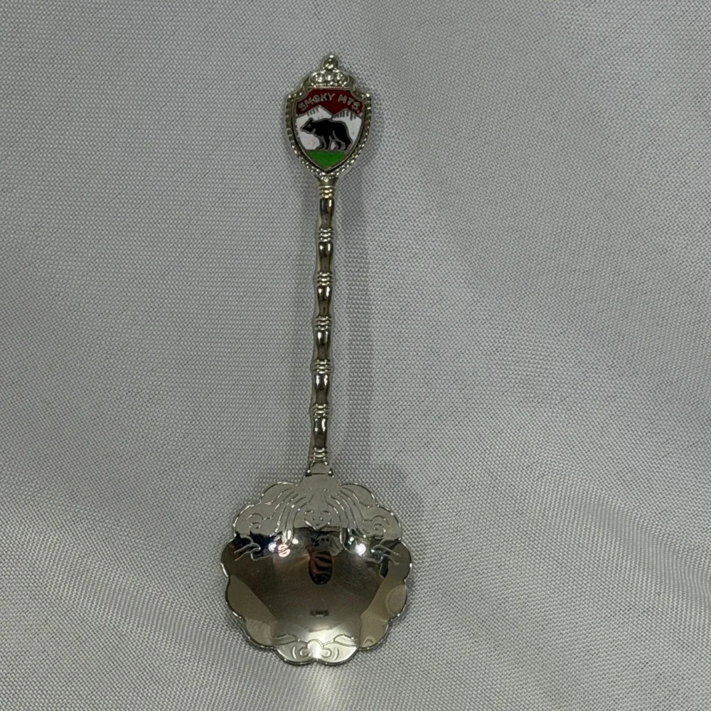 Smoky Mountains USA Souvenir Spoon Bear‎ Shield Silver Tone Travel Decor Vintage